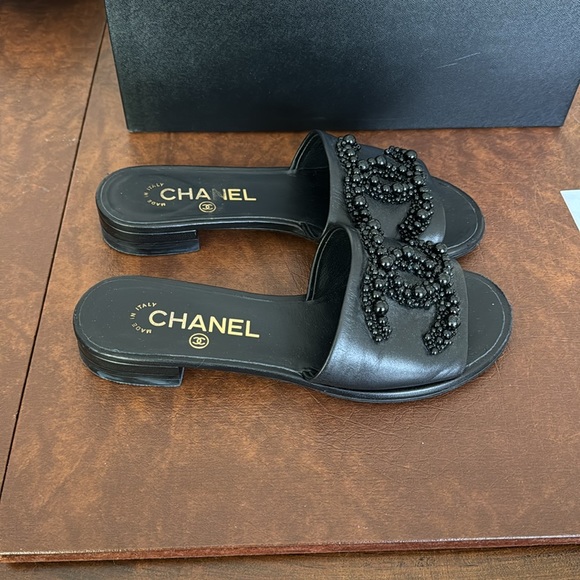 Chanel pearl slides. Size 35 Black. - Picture 4 of 7